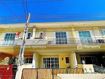 Sriracha Nong Kho Valley Koh Loi, Chon Buri, Thailand Sriracha Nong Kho Valley Koh Loi, Chon Buri, Thailand