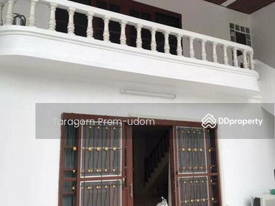 Large 5-Bedroom Townhouse, Bangkok, Thailand Large 5-Bedroom Townhouse, Bangkok, Thailand