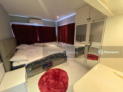 Thonglor Tower, Bangkok, Thailand Thonglor Tower, Bangkok, Thailand