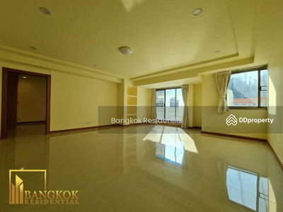 Royal Castle Sukhumvit, Bangkok, Thailand Royal Castle Sukhumvit, Bangkok, Thailand