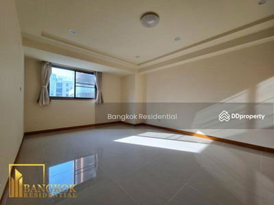 Royal Castle Sukhumvit, Bangkok, Thailand Royal Castle Sukhumvit, Bangkok, Thailand