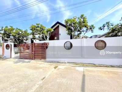 Pornprapanimit Harbor Mall Shopping Center, Laem Chabang (6.5 km.), Chon Buri, Thailand Pornprapanimit Harbor Mall Shopping Center, Laem Chabang (6.5 km.), Chon Buri, Thailand