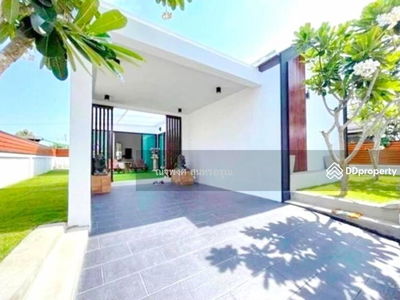 Pornprapanimit Harbor Mall Shopping Center, Laem Chabang (6.5 km.), Chon Buri, Thailand Pornprapanimit Harbor Mall Shopping Center, Laem Chabang (6.5 km.), Chon Buri, Thailand