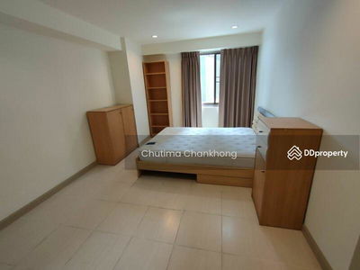 Royal Castle Sukhumvit, Bangkok, Thailand Royal Castle Sukhumvit, Bangkok, Thailand