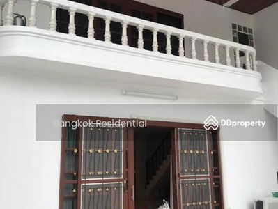 Townhouse in Compound, Bangkok, Thailand Townhouse in Compound, Bangkok, Thailand