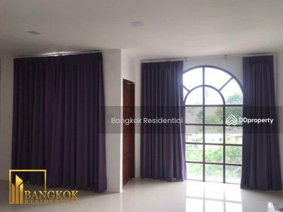 Townhouse in Compound, Bangkok, Thailand Townhouse in Compound, Bangkok, Thailand