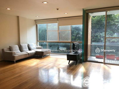 Ficus Lane, Bangkok, Thailand Ficus Lane, Bangkok, Thailand