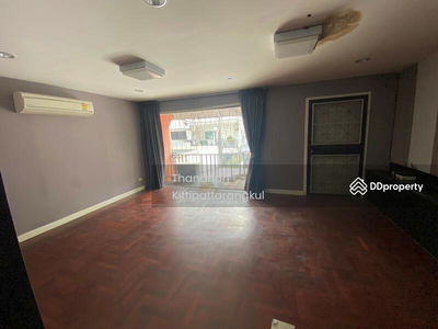 Phattanakarn 44, Bangkok, Thailand Phattanakarn 44, Bangkok, Thailand