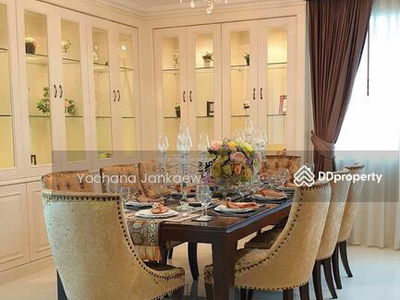 Piyathip Place, Bangkok, Thailand Piyathip Place, Bangkok, Thailand