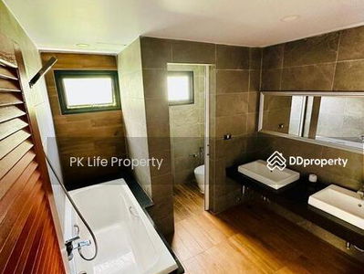 Gehäuse In Ban Ratsada, Thailand Gehäuse In Ban Ratsada, Thailand