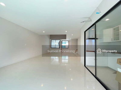 Nirvana Define Rama 9, Bangkok, Thailand Nirvana Define Rama 9, Bangkok, Thailand