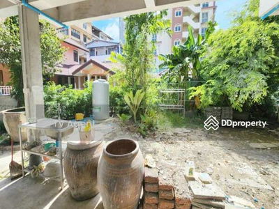 Soi Wat Sam Ngam, Rama 1 Road, Size, Bangkok, Thailand Soi Wat Sam Ngam, Rama 1 Road, Size, Bangkok, Thailand