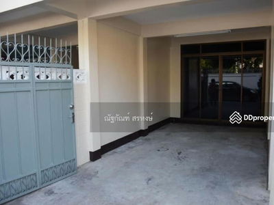 Home office Soi Sukhumvit 65, Bangkok, Thailand Home office Soi Sukhumvit 65, Bangkok, Thailand