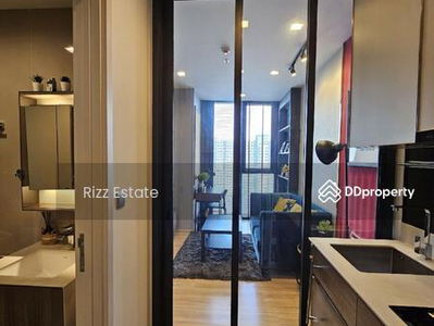 The Line Phahon-Pradipat, Bangkok, Thailand The Line Phahon-Pradipat, Bangkok, Thailand