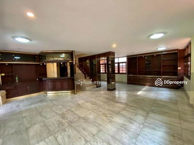 Single house, Soi Charoenrat 24, Bangkok, Thailand Single house, Soi Charoenrat 24, Bangkok, Thailand