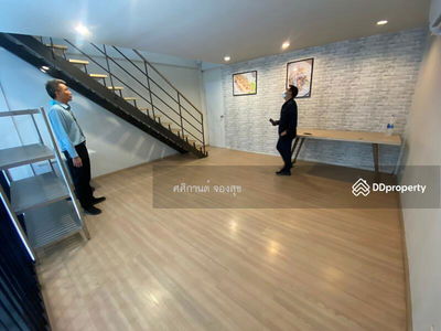 3-story commercial building (Room 111 /37, Bangkok, Thailand 3-story commercial building (Room 111 /37, Bangkok, Thailand