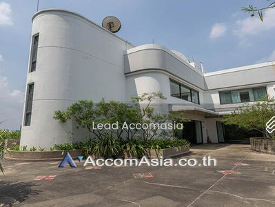 3 Bedrooms Apartment for Rent in Sukhumvit, Bangkok near BTS Ekkamai at Comfort living and well ser, Bangkok, Thailand 3 Bedrooms Apartment for Rent in Sukhumvit, Bangkok near BTS Ekkamai at Comfort living and well ser, Bangkok, Thailand