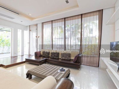 Housing in Ban Ratsada, Thailand Housing in Ban Ratsada, Thailand