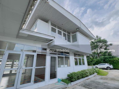 Single house with warehouse, Chokchai 4, Sena, near Liap Expressway, Bangkok, Thailand Single house with warehouse, Chokchai 4, Sena, near Liap Expressway, Bangkok, Thailand