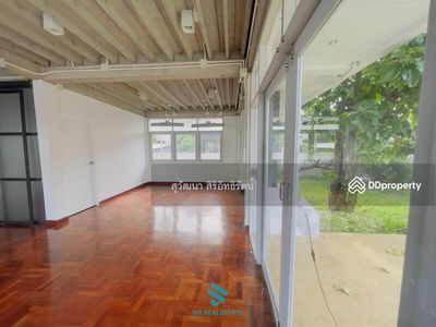 Single house with warehouse, Chokchai 4, Sena, near Liap Expressway, Bangkok, Thailand Single house with warehouse, Chokchai 4, Sena, near Liap Expressway, Bangkok, Thailand