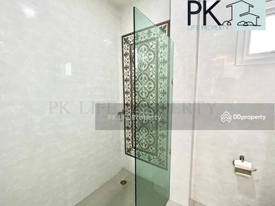 Gehäuse In Ban Ratsada, Thailand Gehäuse In Ban Ratsada, Thailand