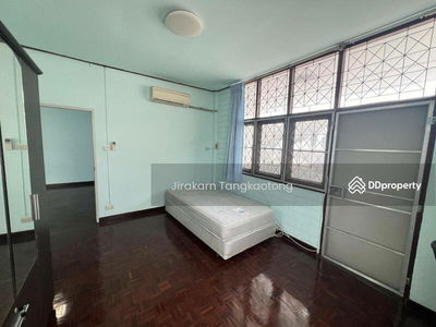 House next to BTS Phahonyothin 59, Bangkok, Thailand House next to BTS Phahonyothin 59, Bangkok, Thailand