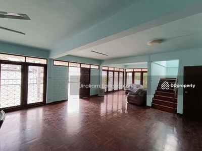 House next to BTS Phahonyothin 59, Bangkok, Thailand House next to BTS Phahonyothin 59, Bangkok, Thailand