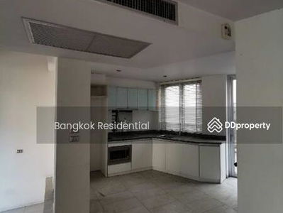 Townhouse in Compound, Bangkok, Thailand Townhouse in Compound, Bangkok, Thailand