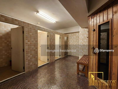 Royal Castle Sukhumvit, Bangkok, Thailand Royal Castle Sukhumvit, Bangkok, Thailand