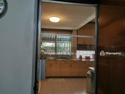 Single house, Sukhumvit 71, Bangkok, Thailand Single house, Sukhumvit 71, Bangkok, Thailand