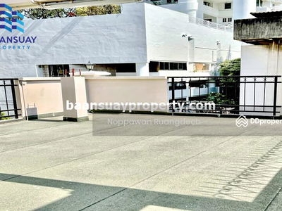 For rent, 4-story home office, Sukhumvit Road, near BTS Nana, Bangkok., Thailand For rent, 4-story home office, Sukhumvit Road, near BTS Nana, Bangkok., Thailand