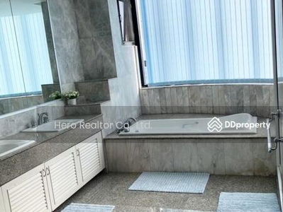 Royal River Place, Bangkok, Thailand Royal River Place, Bangkok, Thailand