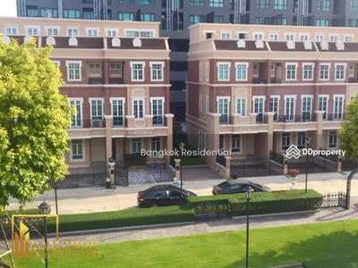 Townhouse in Compound, Bangkok, Thailand Townhouse in Compound, Bangkok, Thailand