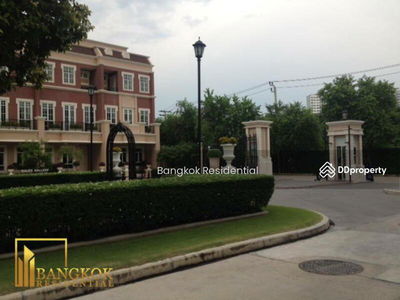 Townhouse in Compound, Bangkok, Thailand Townhouse in Compound, Bangkok, Thailand