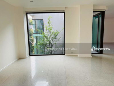 Baan Lux-Sathon, Bangkok, Thailand Baan Lux-Sathon, Bangkok, Thailand