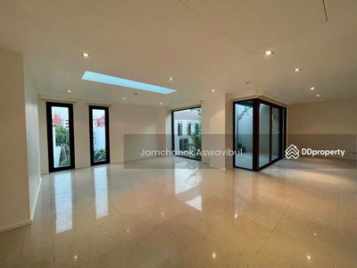 Baan Lux-Sathon, Bangkok, Thailand Baan Lux-Sathon, Bangkok, Thailand