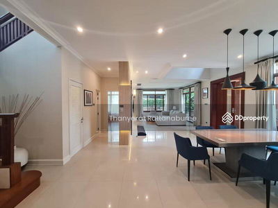 Narasiri Pattanakarn-Srinakarin, Bangkok, Thailand Narasiri Pattanakarn-Srinakarin, Bangkok, Thailand