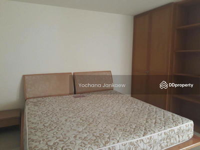 Royal Castle Sukhumvit, Bangkok, Thailand Royal Castle Sukhumvit, Bangkok, Thailand