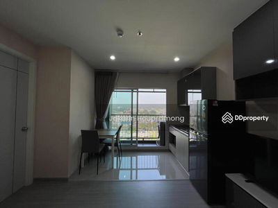 The President Charan-Yaek Fai Chai Station, Bangkok, Thailand The President Charan-Yaek Fai Chai Station, Bangkok, Thailand