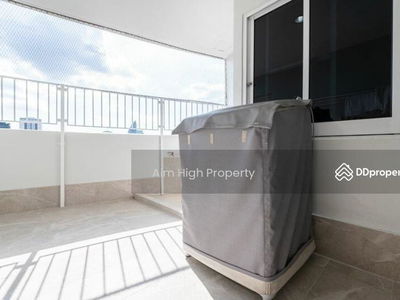 Fifty Fifth Tower, Bangkok, Thailand Fifty Fifth Tower, Bangkok, Thailand