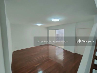 10110, Bangkok, Thailand 10110, Bangkok, Thailand