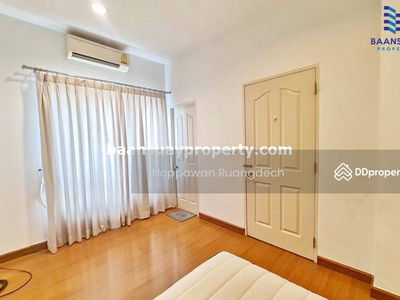 Kaset-Nawamin Road, near Nawamin City Avenue, Bangkok, Thailand Kaset-Nawamin Road, near Nawamin City Avenue, Bangkok, Thailand