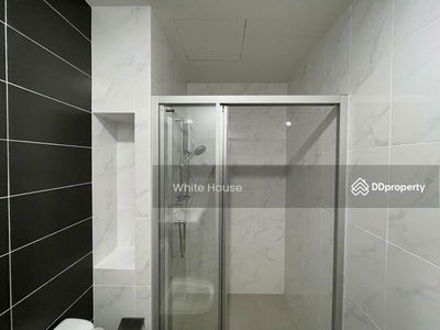 The President Charan-Yaek Fai Chai Station, Bangkok, Thailand The President Charan-Yaek Fai Chai Station, Bangkok, Thailand