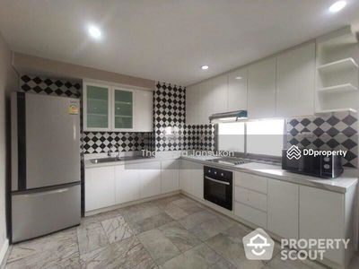 Royal Castle Sukhumvit, Bangkok, Thailand Royal Castle Sukhumvit, Bangkok, Thailand