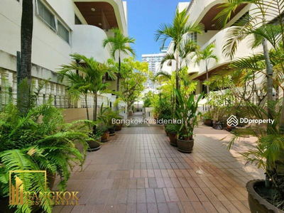 Townhouse in Secure Compound, Bangkok, Thailand Townhouse in Secure Compound, Bangkok, Thailand