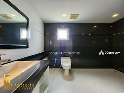 Townhouse in Secure Compound, Bangkok, Thailand Townhouse in Secure Compound, Bangkok, Thailand