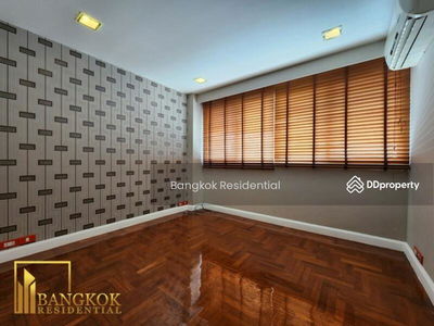 Townhouse in Secure Compound, Bangkok, Thailand Townhouse in Secure Compound, Bangkok, Thailand