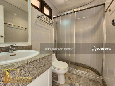 Townhouse in Secure Compound, Bangkok, Thailand Townhouse in Secure Compound, Bangkok, Thailand