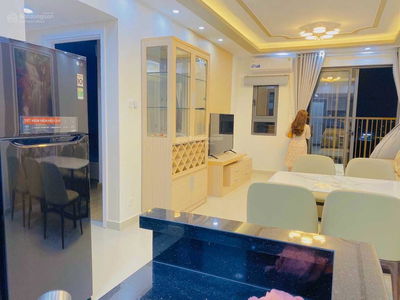 Topaz Twins, Vietnam Topaz Twins, Vietnam