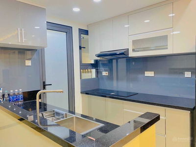 Topaz Twins, Vietnam Topaz Twins, Vietnam